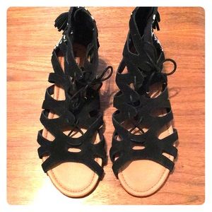 Minnetonka black leather wedge gladiator sandals
